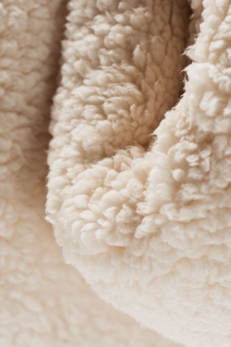 HH Super Plush Blanket Ivory Fold Detail